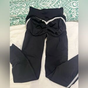 Gymshark lift seamless Black Leggings with stripe. Size small. Good condition